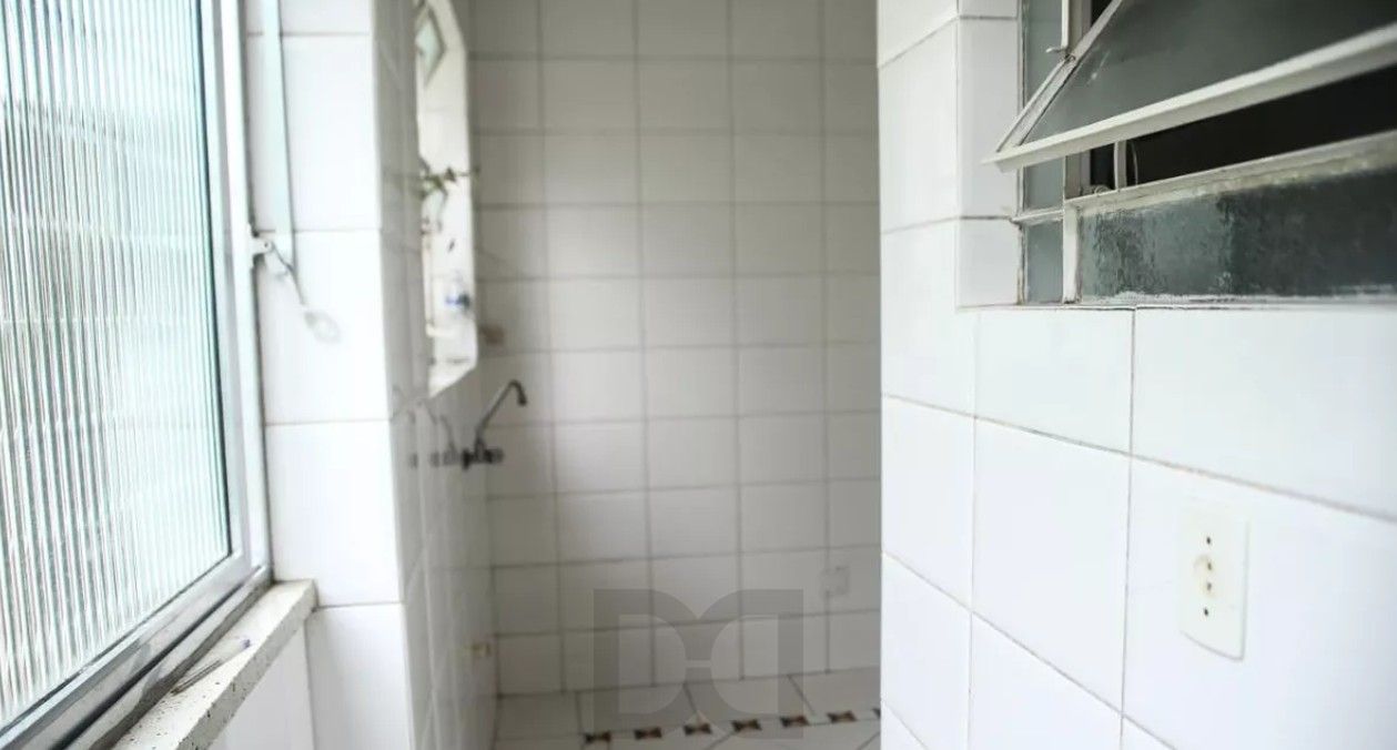 Apartamento de 1 dormitório, com 40 m², no bairro Teresópolis. — foto 11