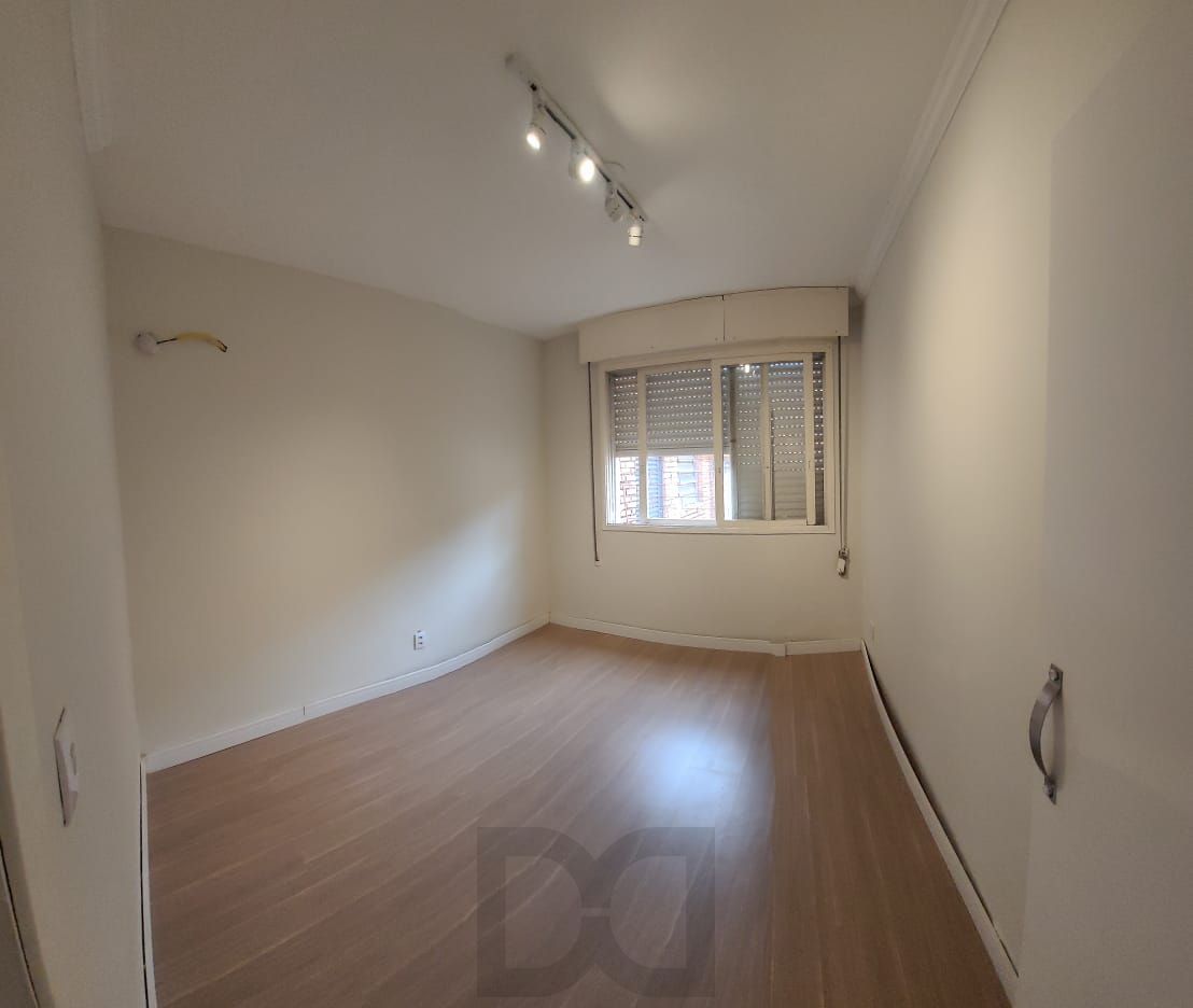 Aparatamento Garden, térreo, 2 dormitórios com 2 vagas no Bairro São João. — foto 3