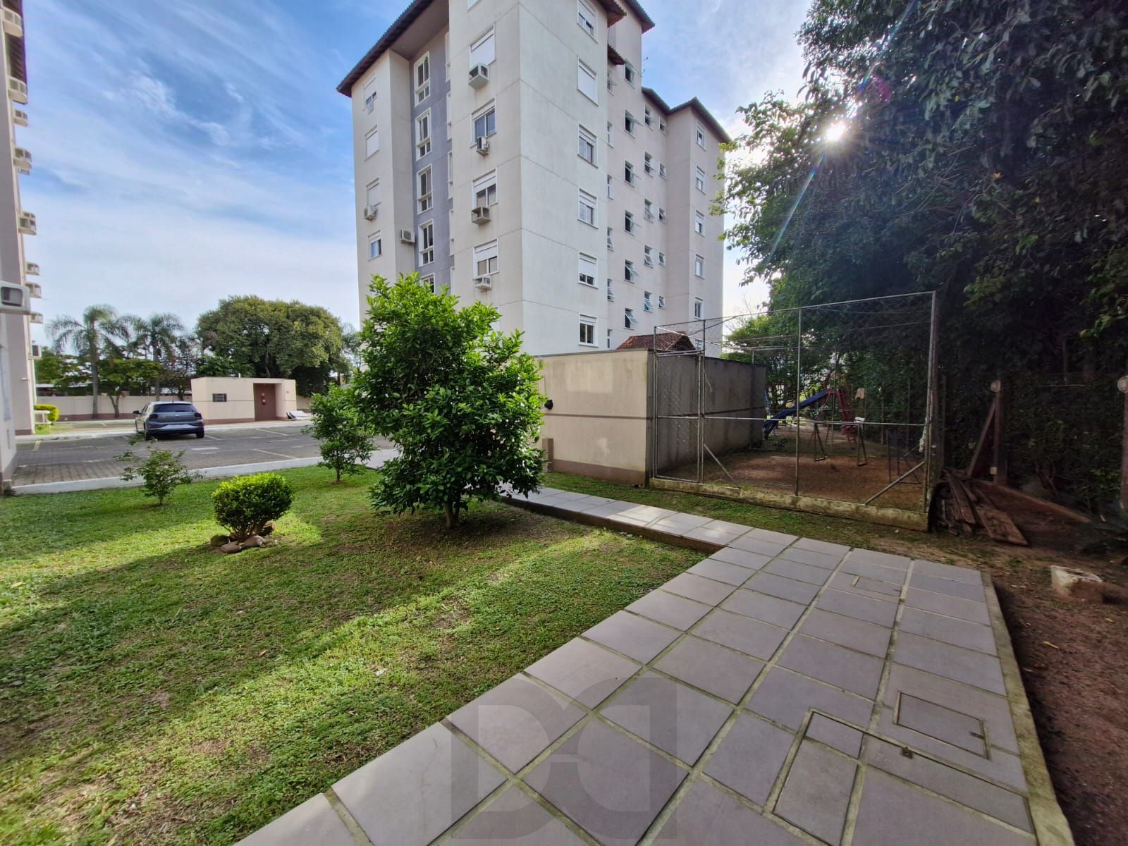 Apartamento de 2 dormitórios com 1 vaga de garagem. Prédio com elevador. Bairro Cristal — foto 26
