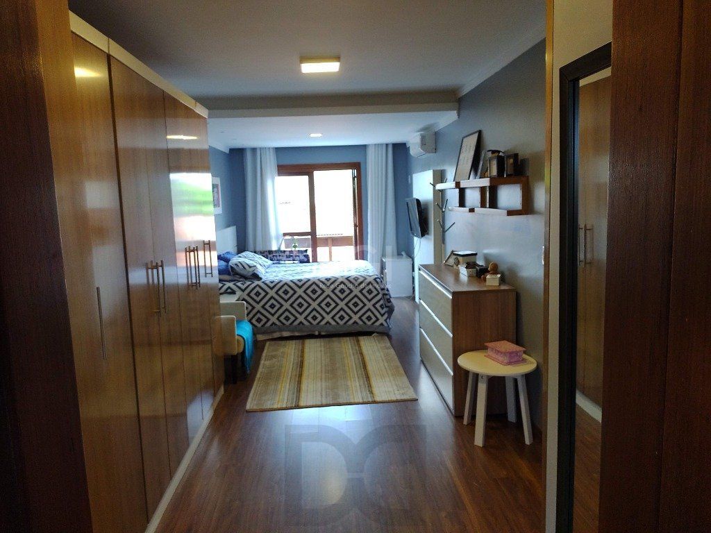 Excelente casa com 03 suíte, espaço gourmet com churrasqueira, living com lareira, pátio com piscina e garagem para 02 carros no bairro Espírito Santo — foto 19