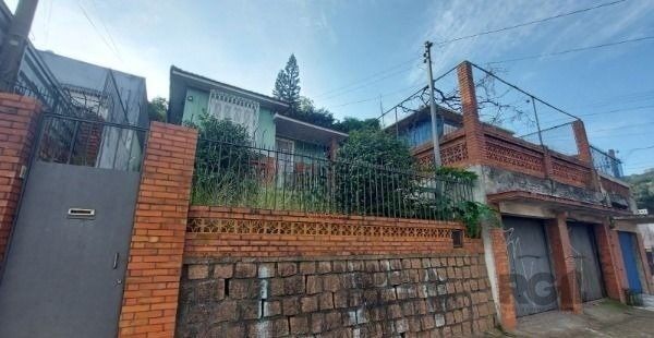 Casa de 3 dormitórios 180m², no bairro gloria — foto 1