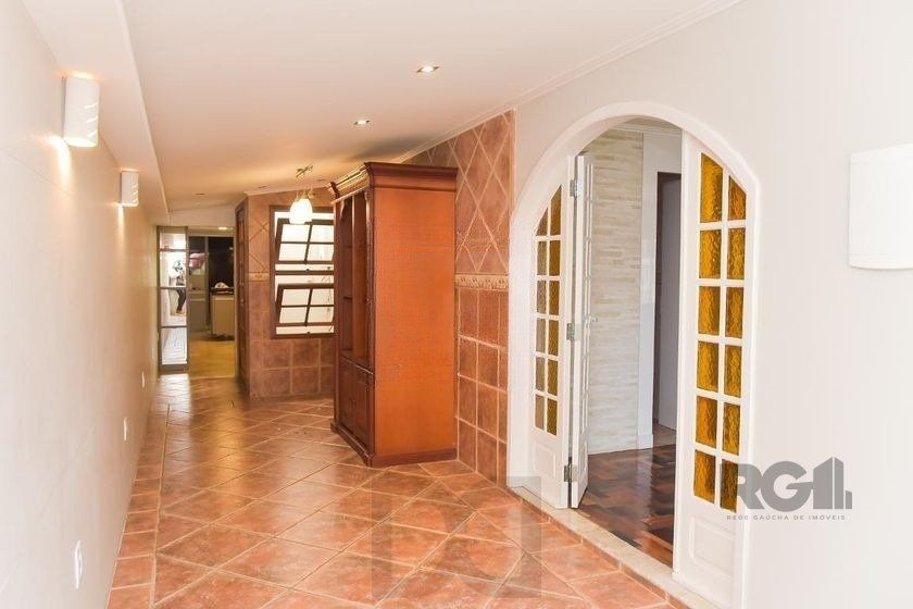 Casa de 197m² - 5 dormitórios, 3 vagas no bairro Rubem Berta — foto 6