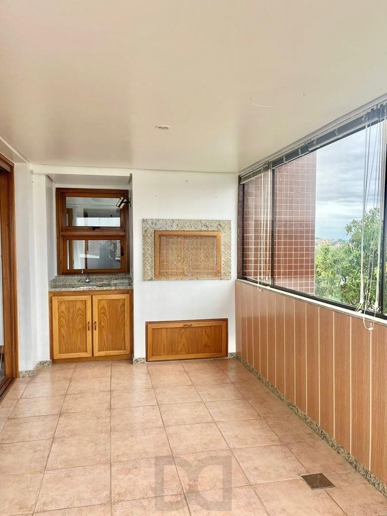 Apartamento de 4 dormitórios e 184m² à venda em Menino Deus, Porto Alegre. — foto 5