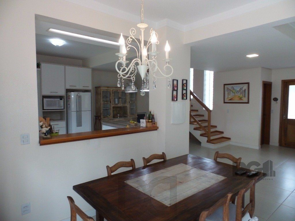 Excelente casa em condomínio com 3 dormitórios e 4 vagas. — foto 4