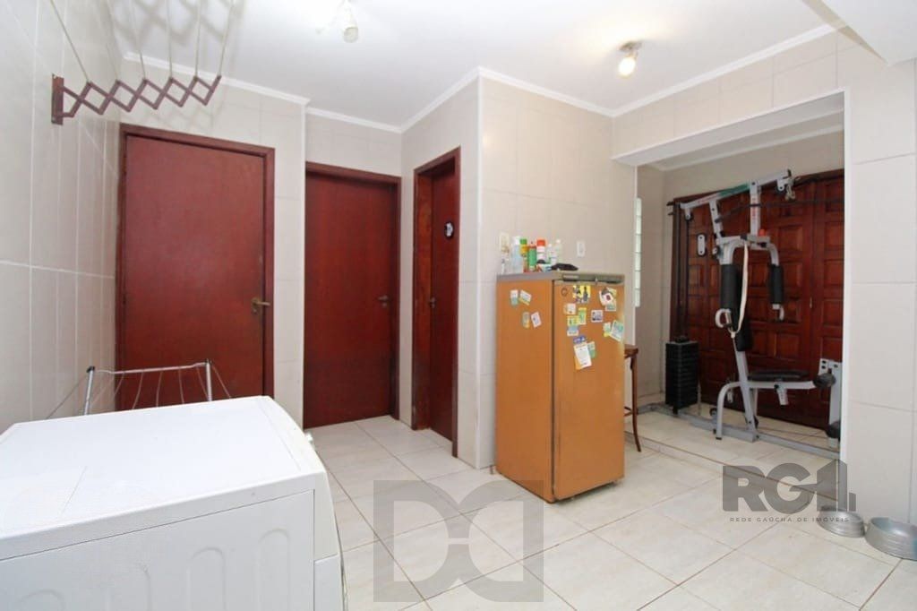 Casa de 275m² - 3 dormitórios e 3 vagas no bairro Coronel Aparício Borges — foto 34