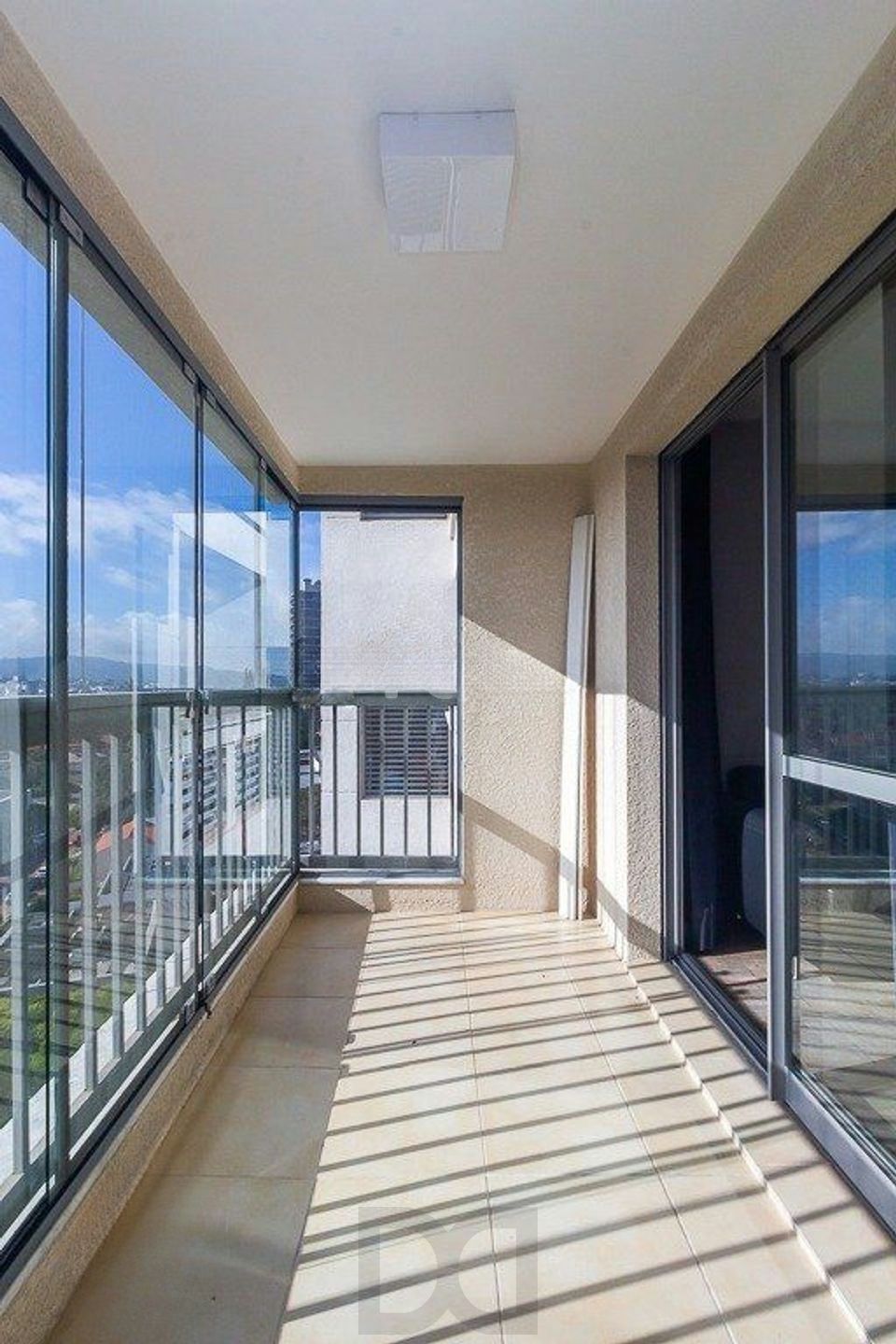 Apartamento de 1 dormitório à venda no Bairro Três Figueiras - Porto Alegre — foto 1