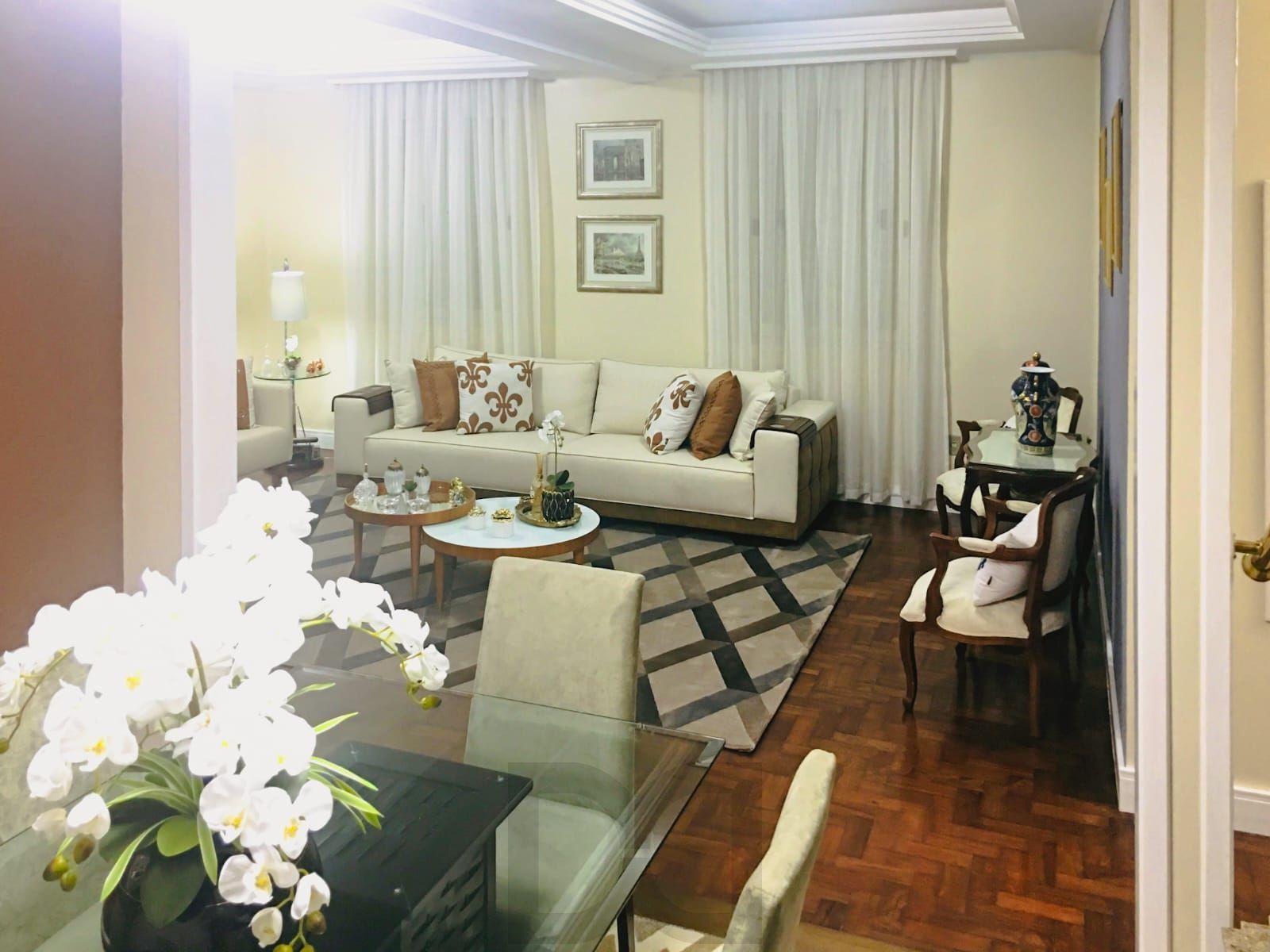 CASA RESIDENCIAL, REPAGINADA POR ARQUITETO COM MUITA ELEGÂNCIA E CONFORTO! — foto 10