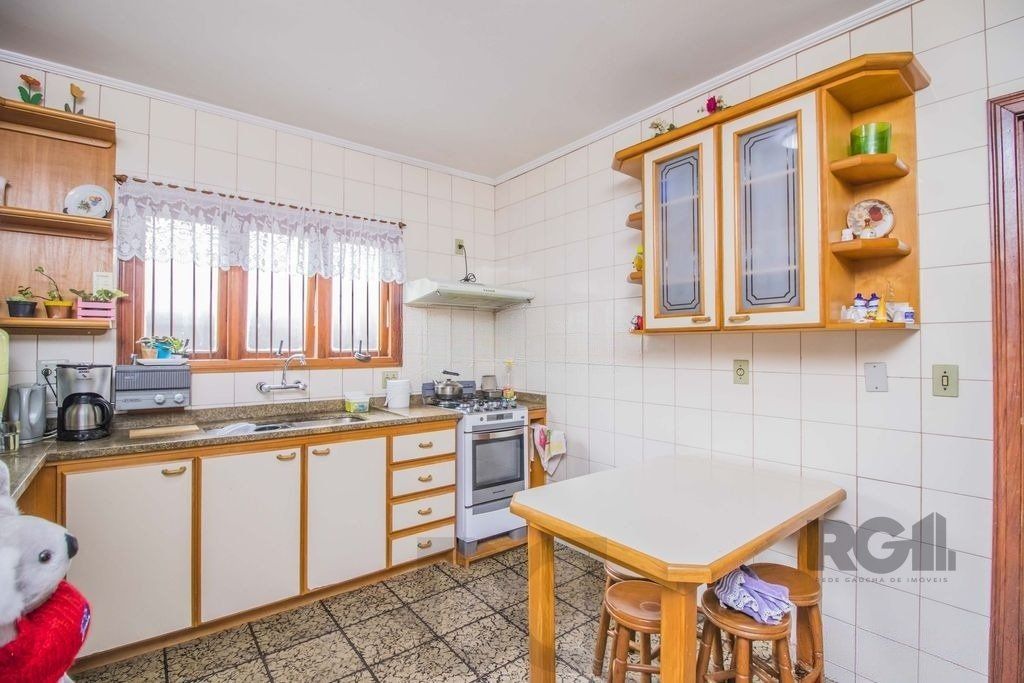 Casa de 329m² - 4 dormitórios, 1 suíte, 6 vagas no bairro Vila Jardim — foto 21