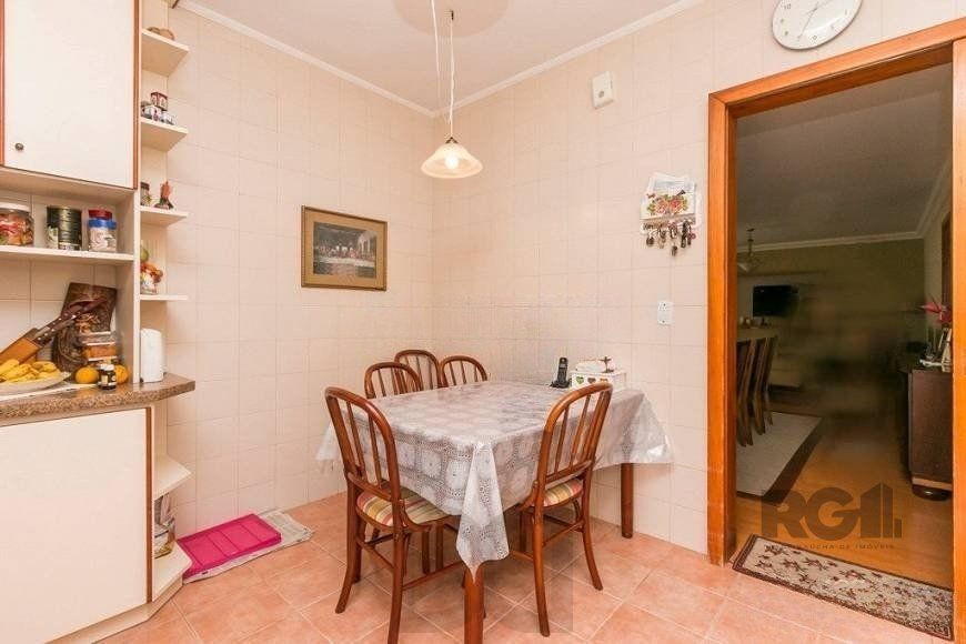 Casa de 380m² - 4 dormitórios, 2 suítes, 4 vagas no bairro Bom Jesus — foto 20