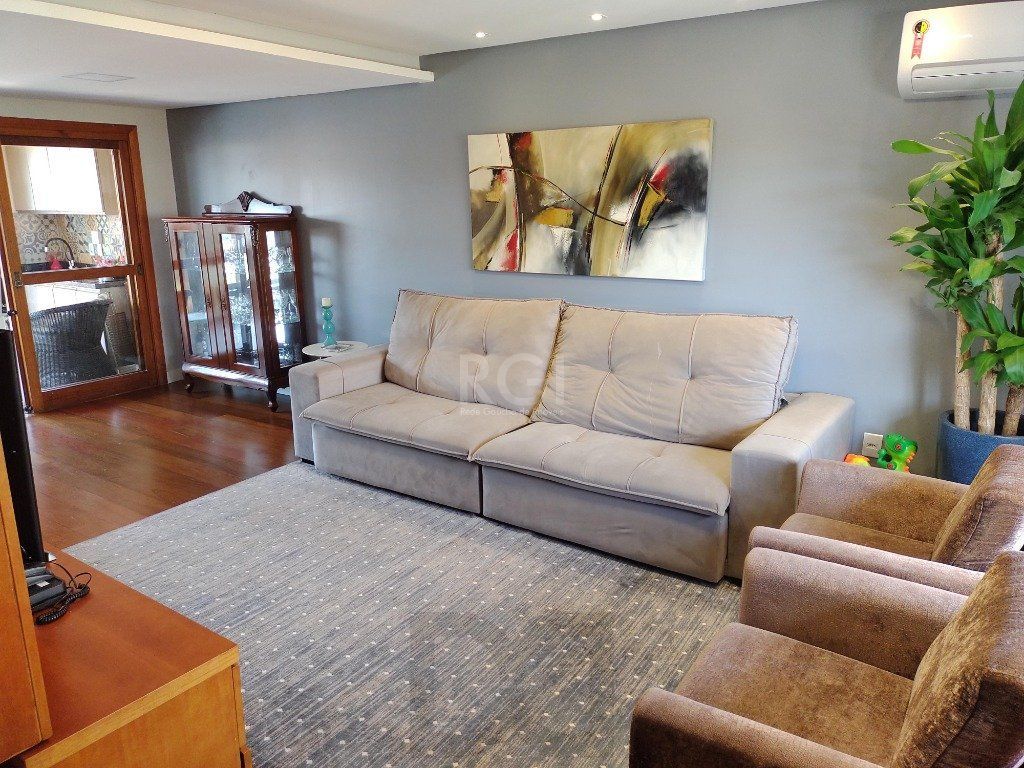 Excelente casa com 03 suíte, espaço gourmet com churrasqueira, living com lareira, pátio com piscina e garagem para 02 carros no bairro Espírito Santo — foto 3