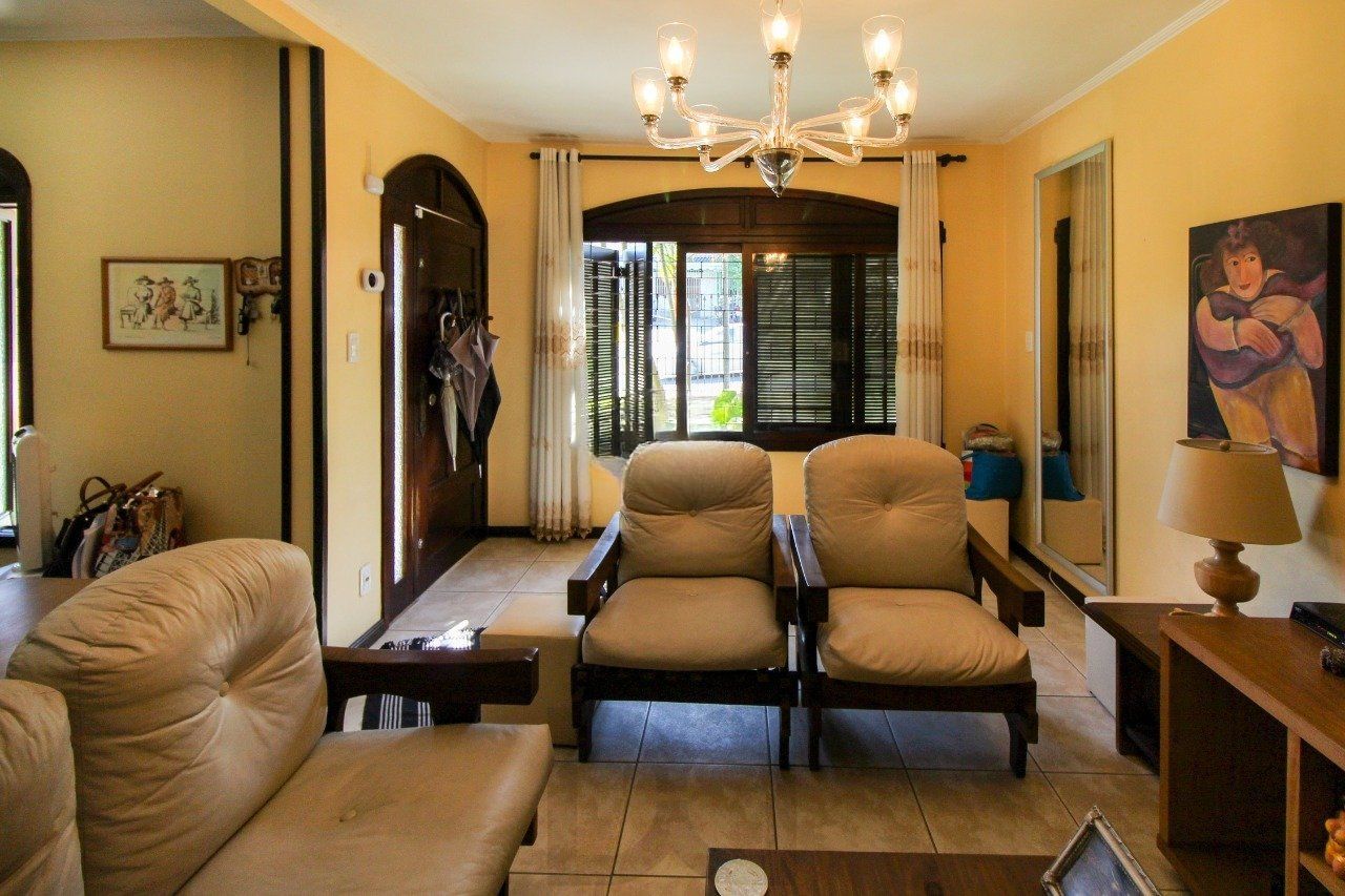 Casa com 6 dormitórios à Venda no Bairro Jardim Carvalho, Porto Alegre — foto 2