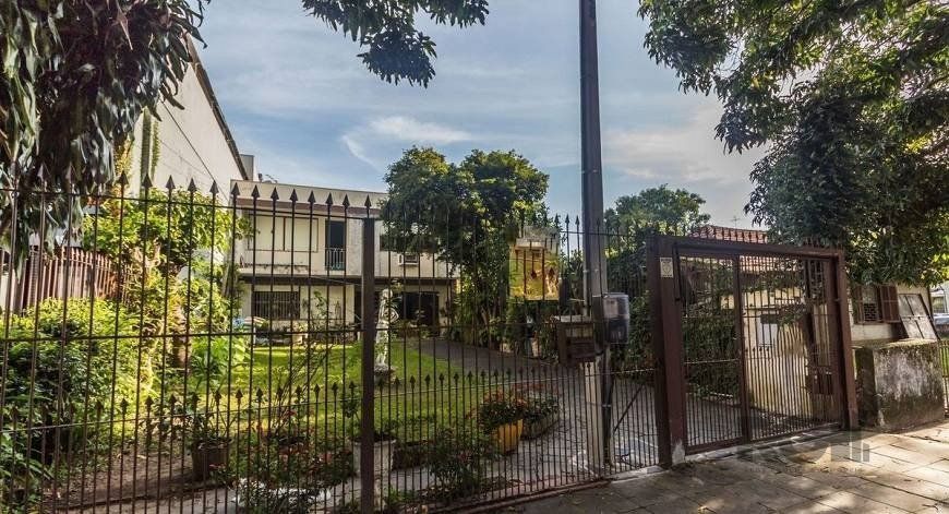 Casa 250m² - 5 dormitórios, 2 suítes e 4 vagas no bairro Santa Maria Goretti — foto 1
