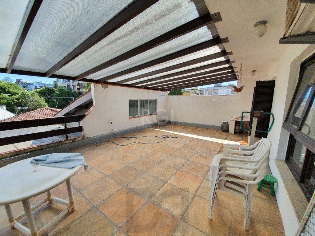 Casa de 333m² com 4 dormitórios, pátio com piscina, espaço gourmet com churrasqueira e 4 vaga de garagem no bairro Passo da Areia — foto 27
