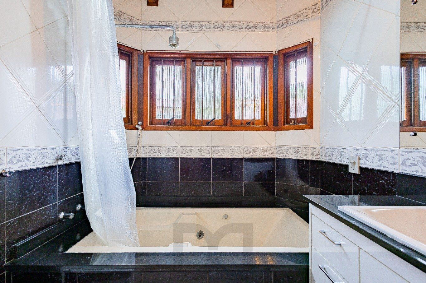 Casa de 4 dormitórios e 208m² à venda no Bairro Jardim Botânico, Porto Alegre. — foto 17