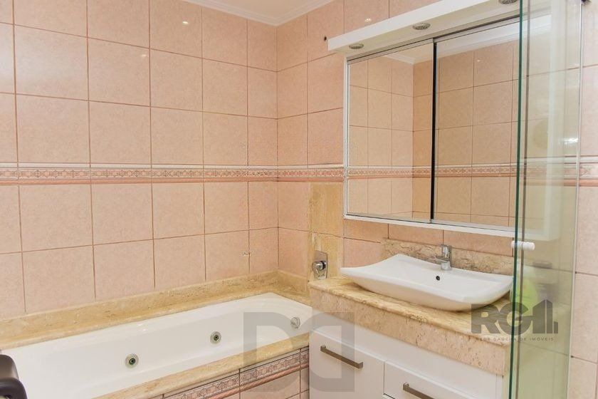 Casa de 197m² - 5 dormitórios, 3 vagas no bairro Rubem Berta — foto 15