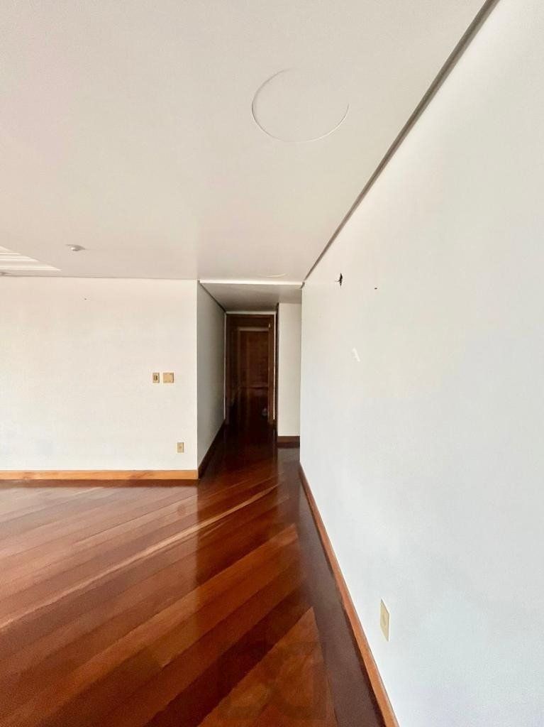 Apartamento de 4 dormitórios e 184m² à venda em Menino Deus, Porto Alegre. — foto 10