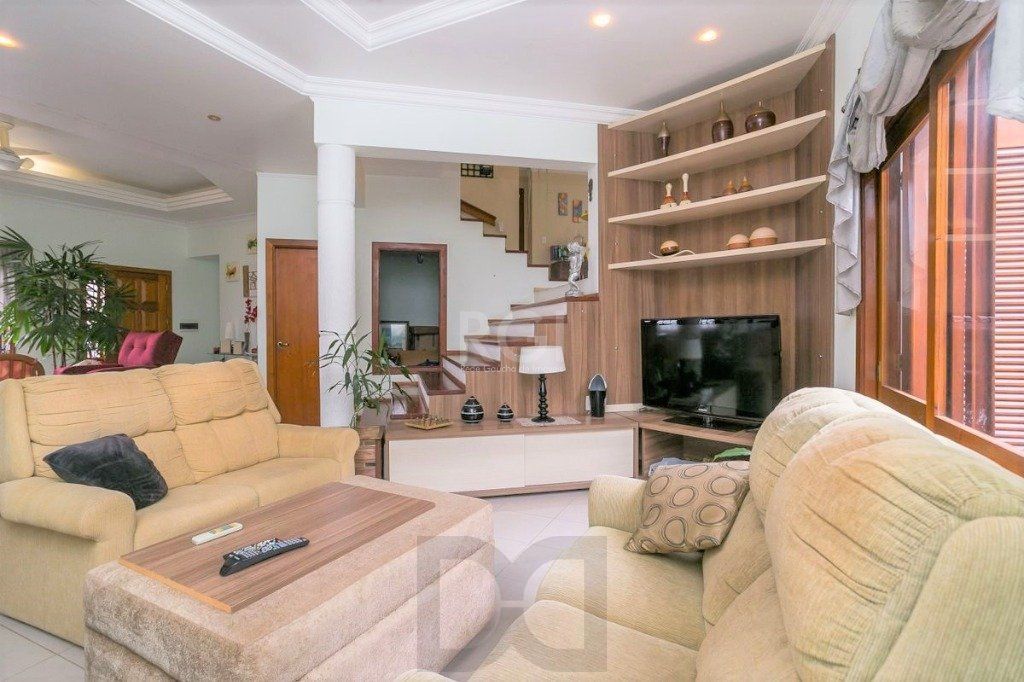 Casa para Venda - 279m², 3 dormitórios, sendo 1 suites, 4 vagas - Teresópolis — foto 7