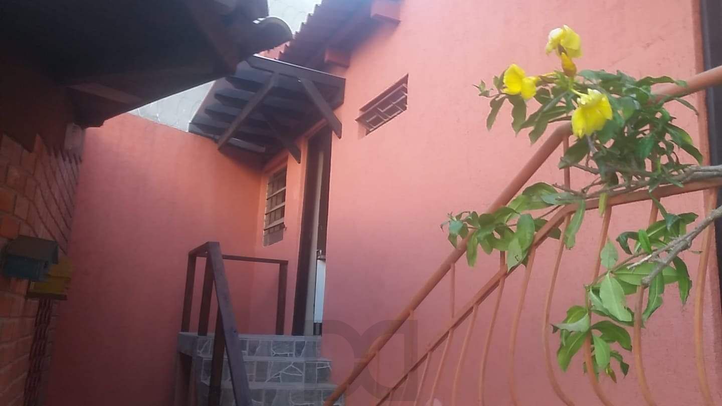 Casa à venda com piscina no bairro Glória, Zona Sul de Porto Alegre – 207m² construídos, pátio amplo e excelente potencial residencial — foto 5