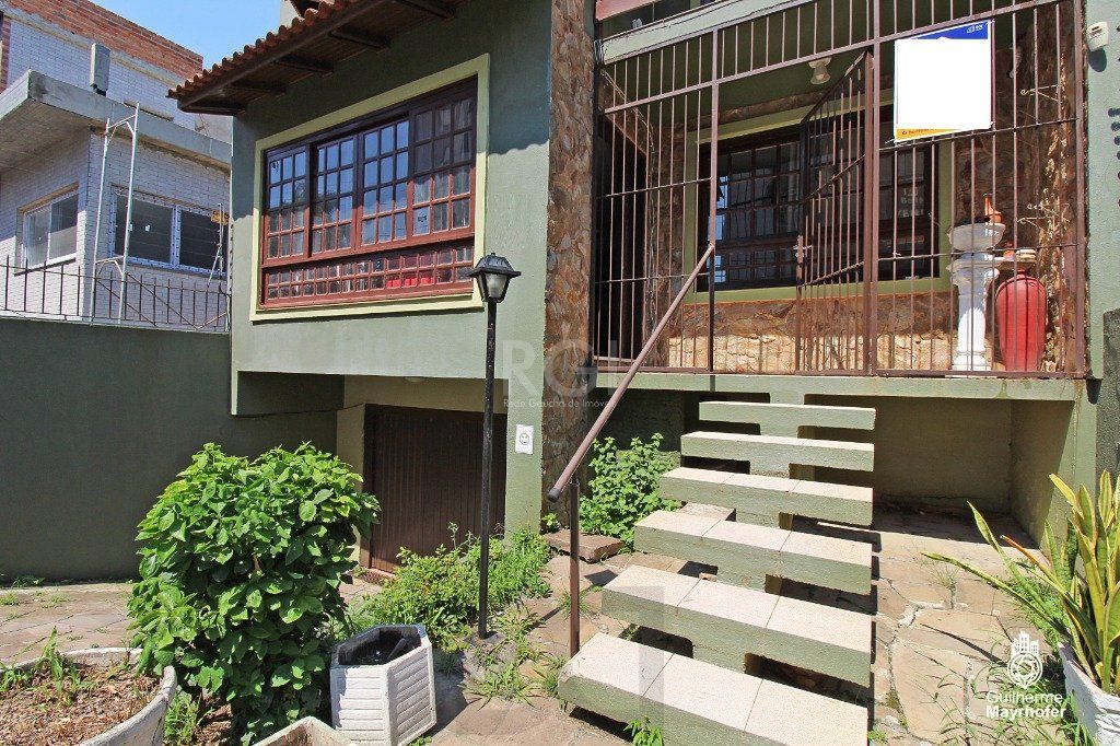 Casa para Venda - 202m², 4 dormitórios, sendo 1 suites, 3 vagas - Petrópolis — foto 1