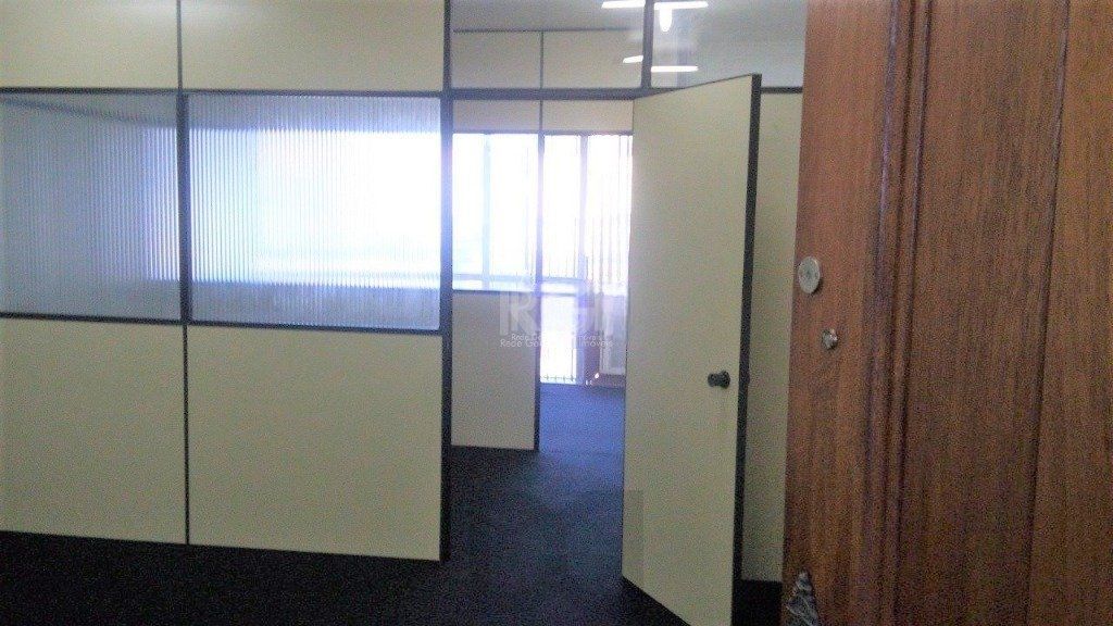 Sala comercial de 47m² - 1 sala e 1 banheiro no Passo da Areia — foto 2