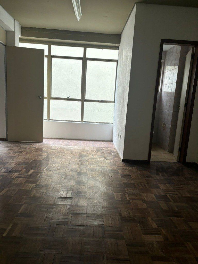 Sala comercial 64,23m², 1 banheiro no bairro Azenha — foto 3