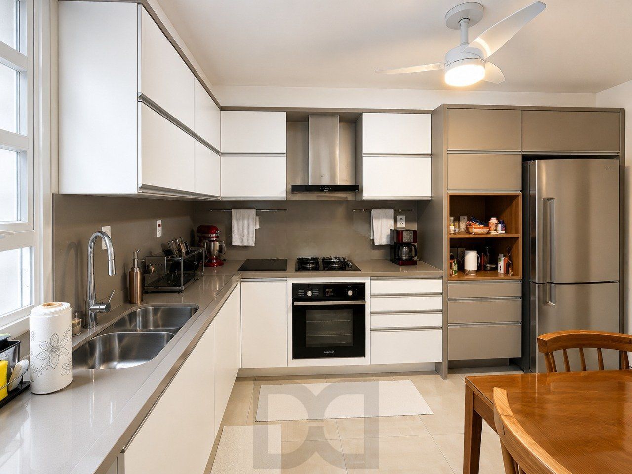 Apartamento de 3 dormitórios à venda no bairro Mont Serrat em Porto Alegre. — foto 11