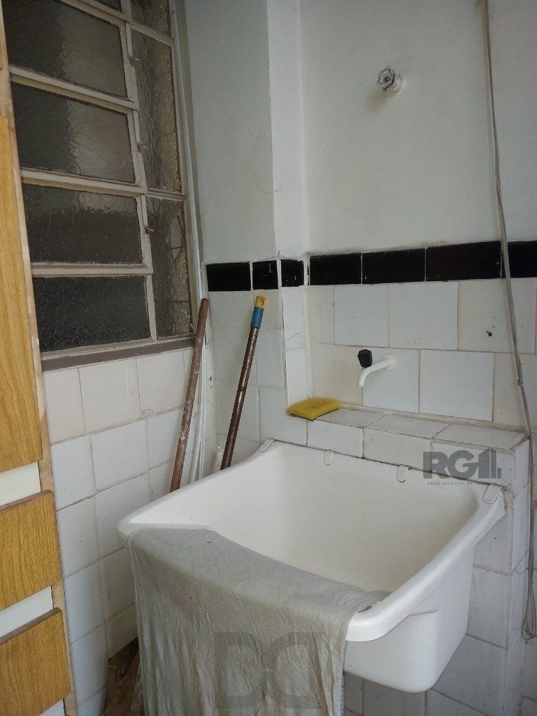Apartamento 2 dormitórios, próximo da UFRGS, PUC, Ernesto Dorneles e trasporte público. — foto 9