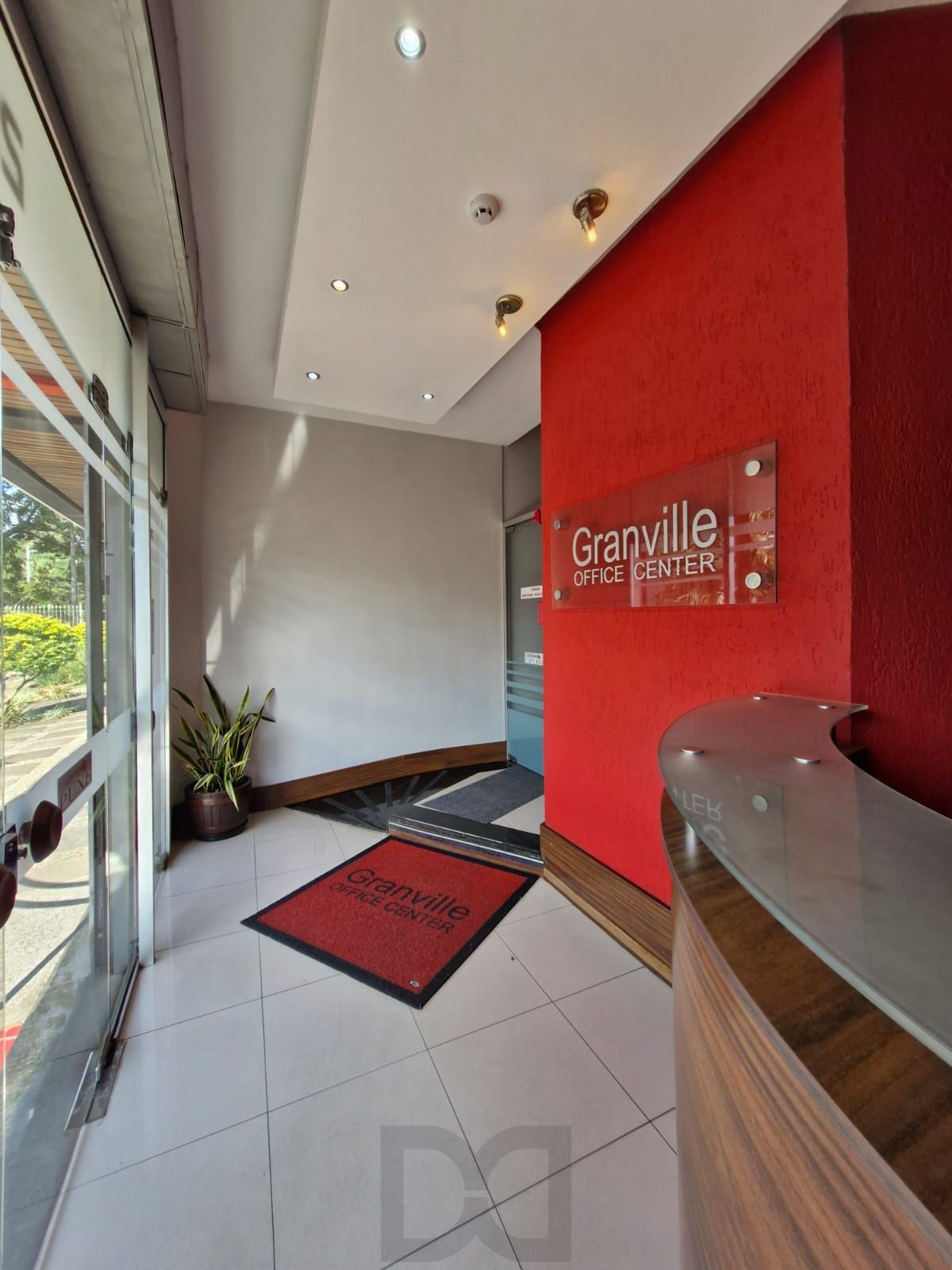 Sala comercial em prédio com elevador, no bairro Teresópolis. — foto 12