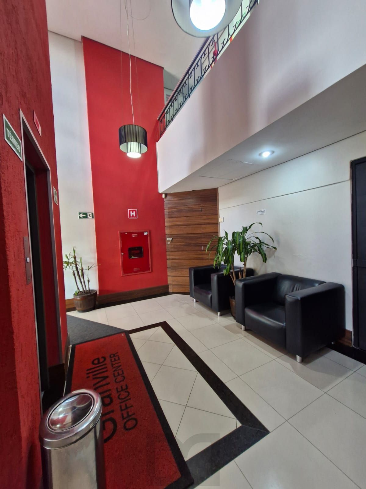 Sala comercial em prédio com elevador, no bairro Teresópolis. — foto 10