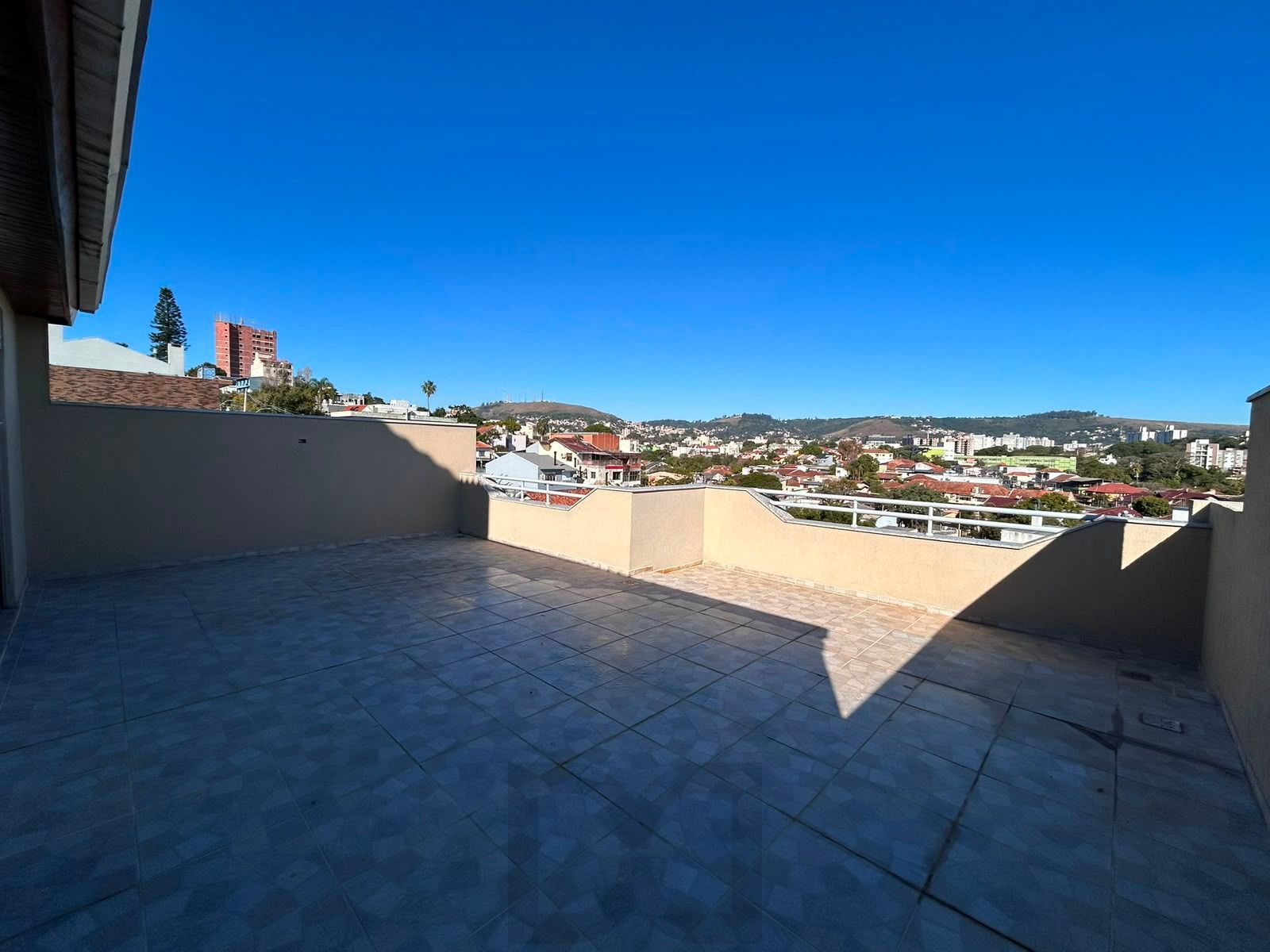 Apartamento 2 dormitórios no bairro Medianeira em Porto Alegre para Alugar — foto 1