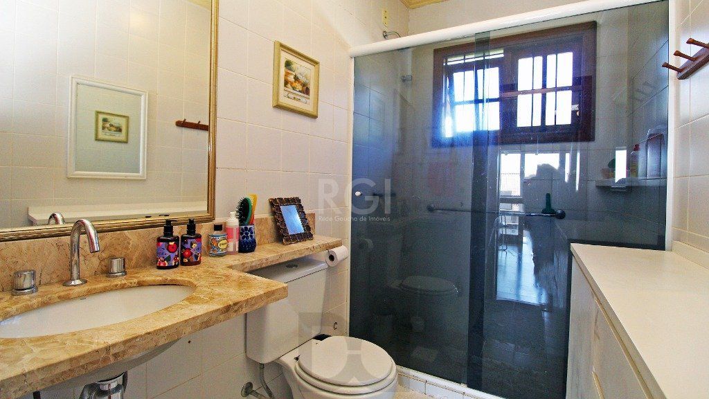 Sobrado 3 dormitórios, 1suíte, área gourmet com churrasqueira, piscina. — foto 31