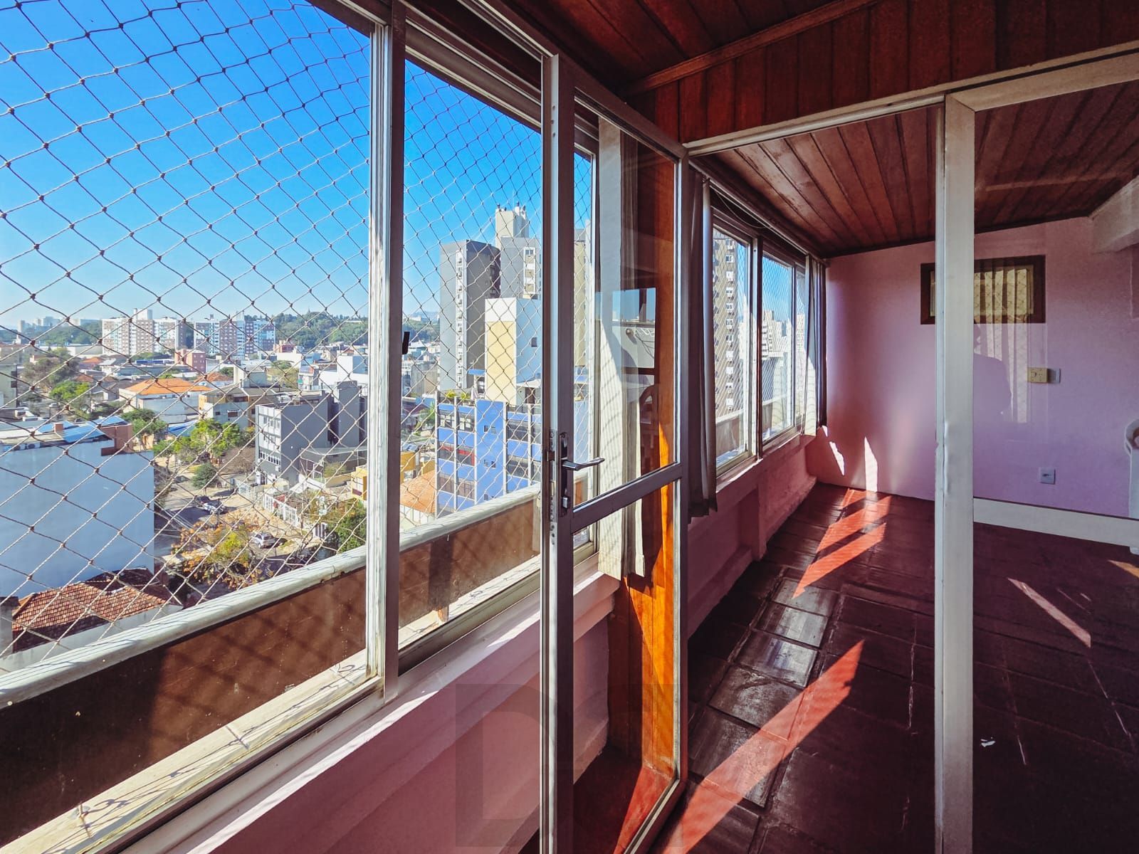 COBERTURA NO MENINO DEUS - 2 DORM, 2 BANH, 2 VAGAS COBERTAS - VISTA PANORÂMICA — foto 28