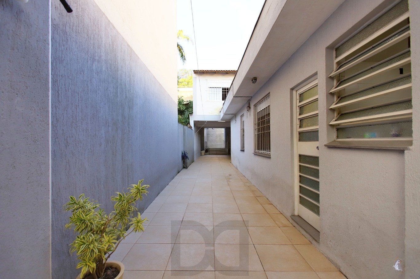 Casa com Edícula nos fundos, total de 5 dormitórios no Bairro gloria. — foto 20