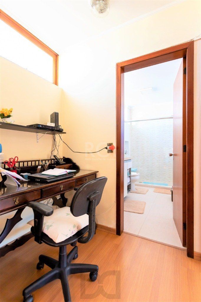 Casa para Venda - 228m², 4 dormitórios, sendo 1 suites, 5 vagas - Teresópolis — foto 38