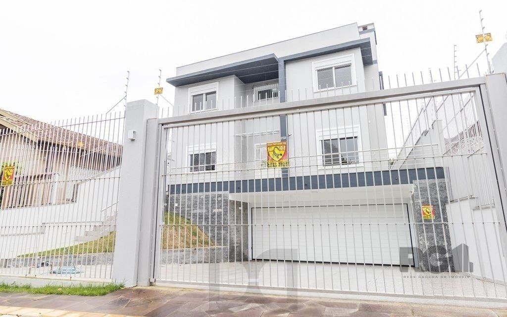 Excelente casa de 254m² com 4 dormitórios sendo 3 suítes. — foto 1