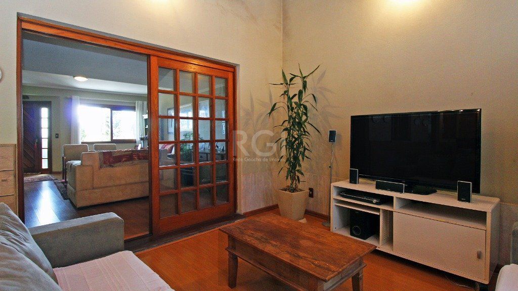 Sobrado 3 dormitórios, 1suíte, área gourmet com churrasqueira, piscina. — foto 10