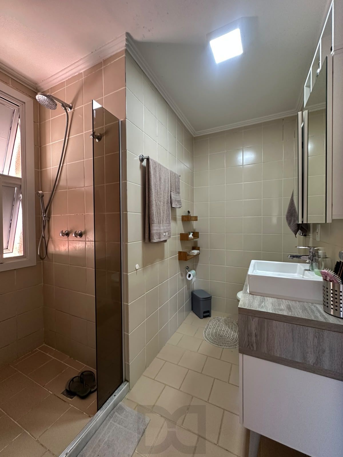Apartamento de 2 dormitórios, no bairro Teresópolis. — foto 12