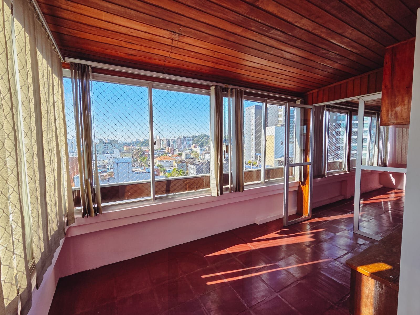 COBERTURA NO MENINO DEUS - 2 DORM, 2 BANH, 2 VAGAS COBERTAS - VISTA PANORÂMICA — foto 27
