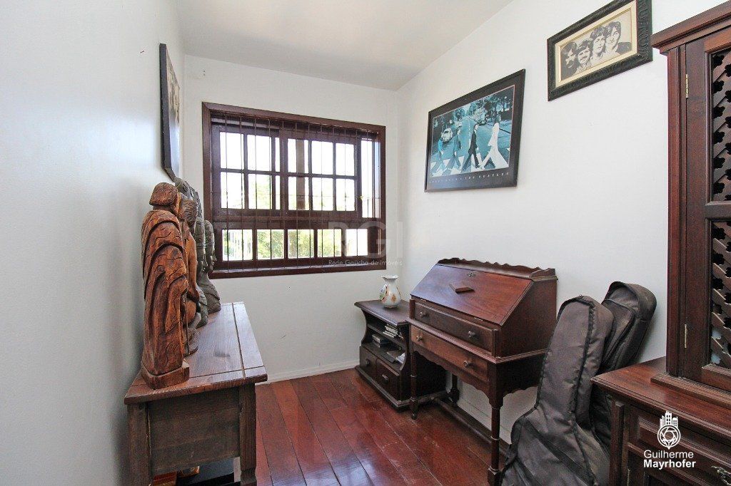 Casa para Venda - 202m², 4 dormitórios, sendo 1 suites, 3 vagas - Petrópolis — foto 7