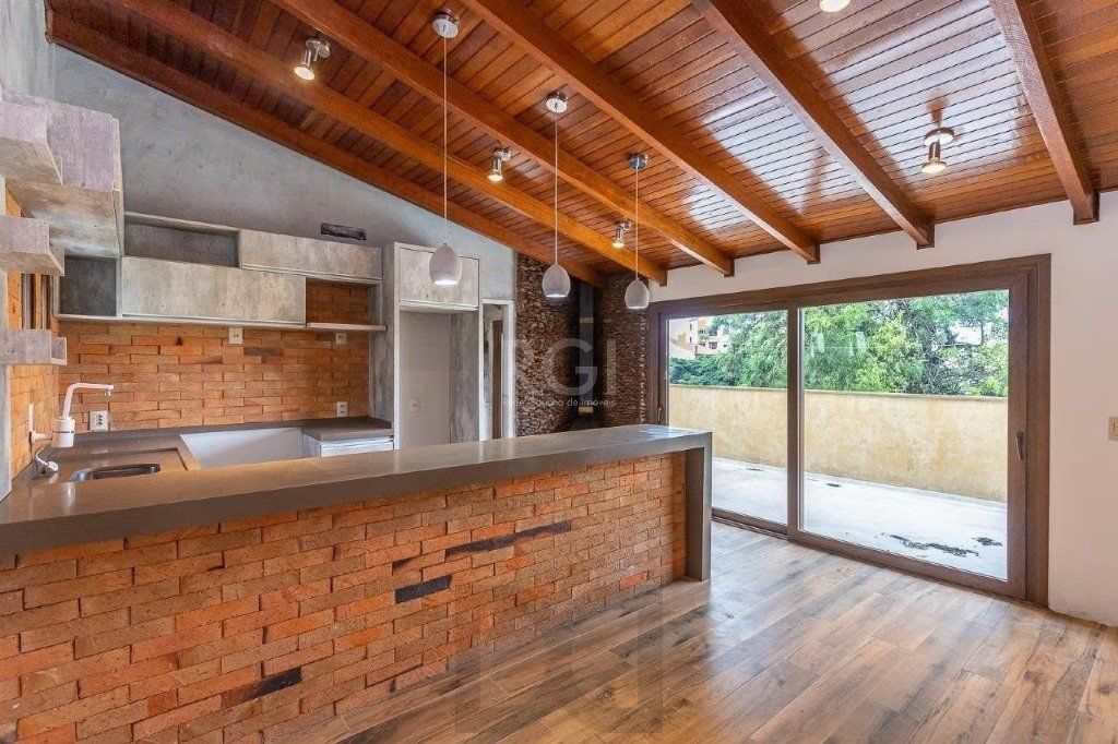 Cobertura de 140m² - 3 dormitórios, 2 banheiros, terraço com churrasqueira e 1 vaga de garagem no Bom Jesus — foto 1