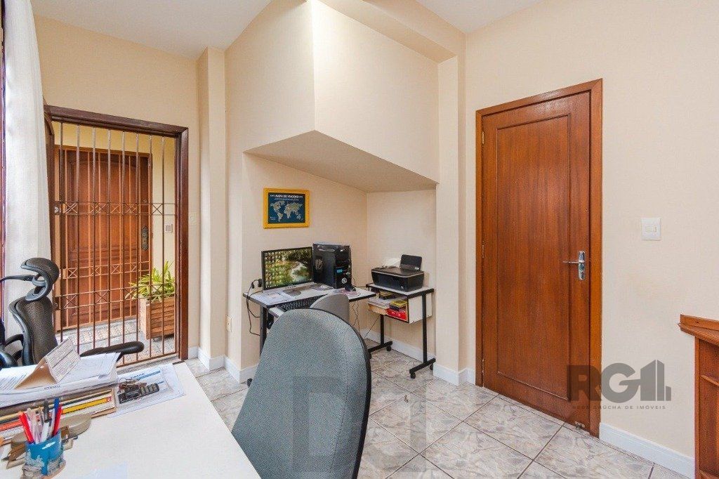 Casa com 4 dormitórios no bairro Morro Santana — foto 6
