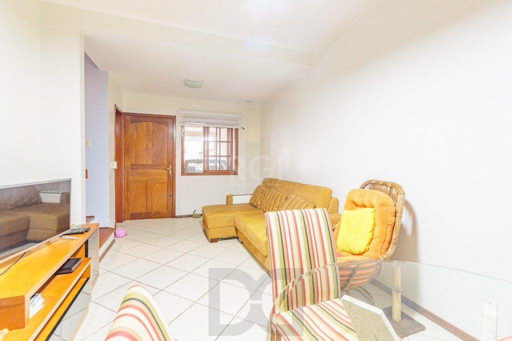 Casa 160m² - 3 dormitórios, 1 suíte, churrasqueira, terraço e 2 vagas de garagem no Guarujá — foto 3