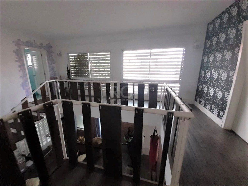 Casa com 233m², 2 dormitórios sendo 1 suíte, living com lareira, espaço gourmet com churrasqueira, pátio e 2 vagas de garagem no bairro Sarandi — foto 9