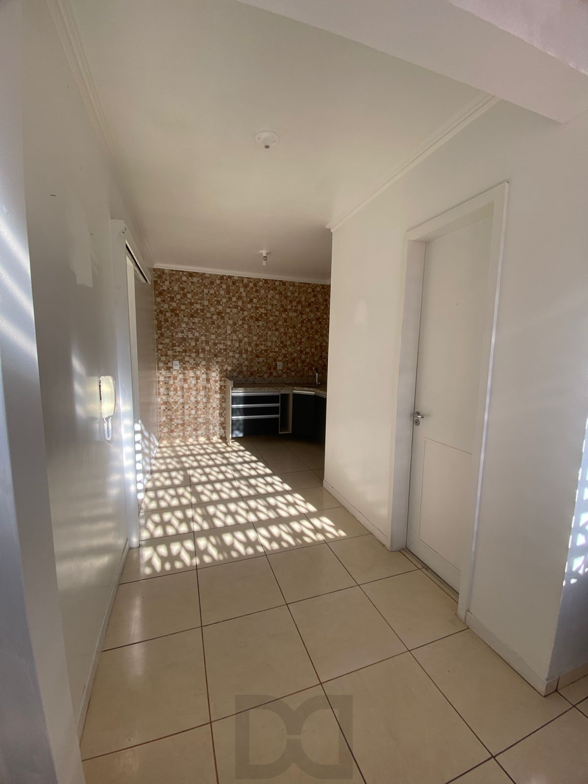 Apartamento 2 Dormitórios com Garagem Coberta à Venda no Bairro Teresópolis – Amplo, Arejado e de Frente, 67m2 — foto 4
