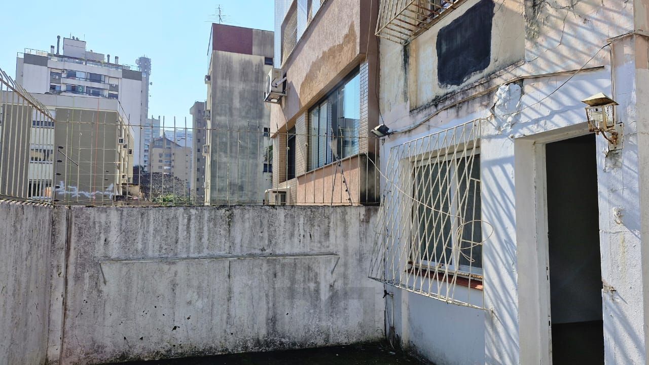 Apartamento com 2 dormitórios e garden na Rua Ijuí, pronto para reformar — foto 16
