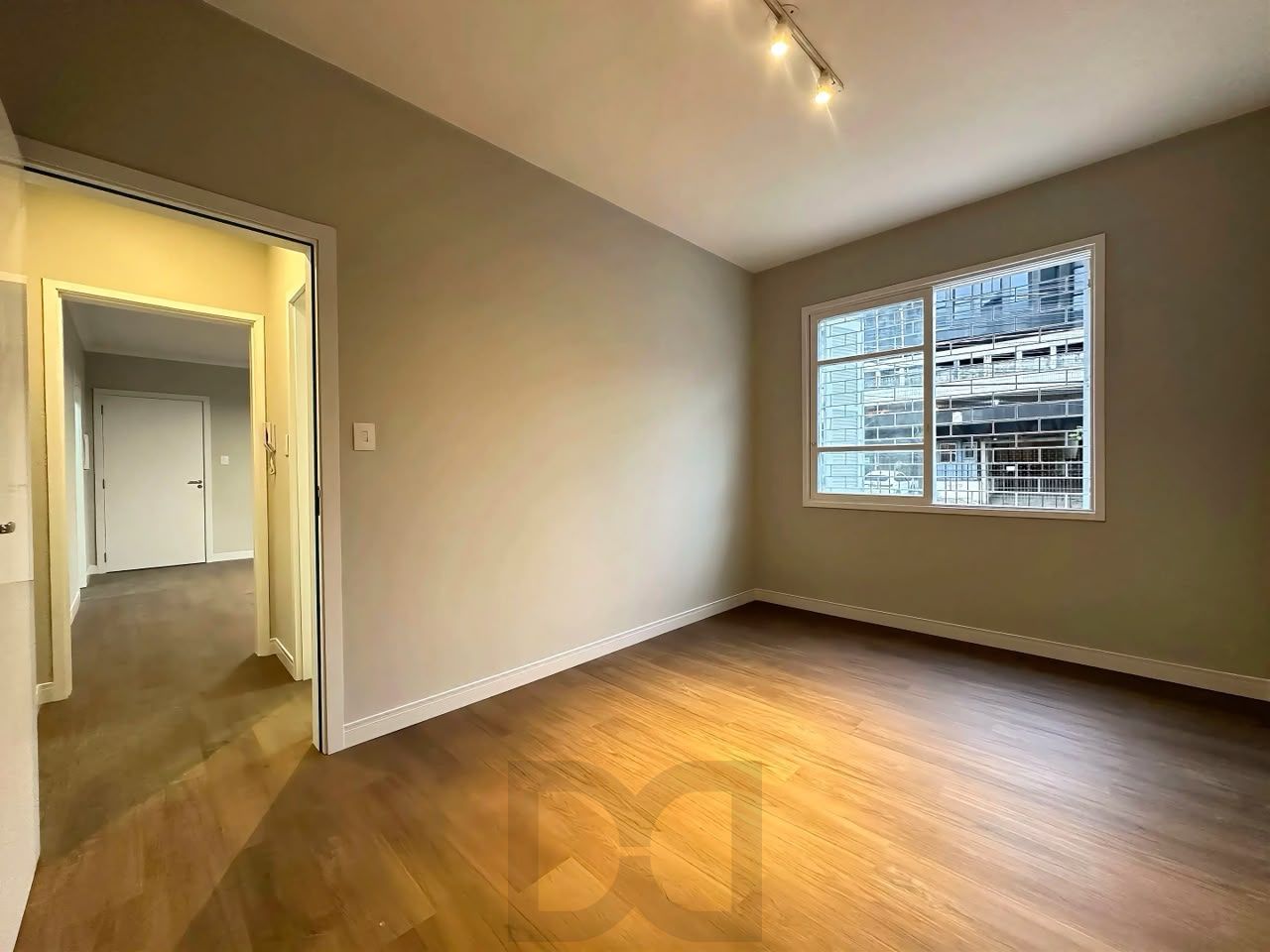 Amplo apartamento 1 dormitório com 57m² de frente no Menino Deus — foto 8