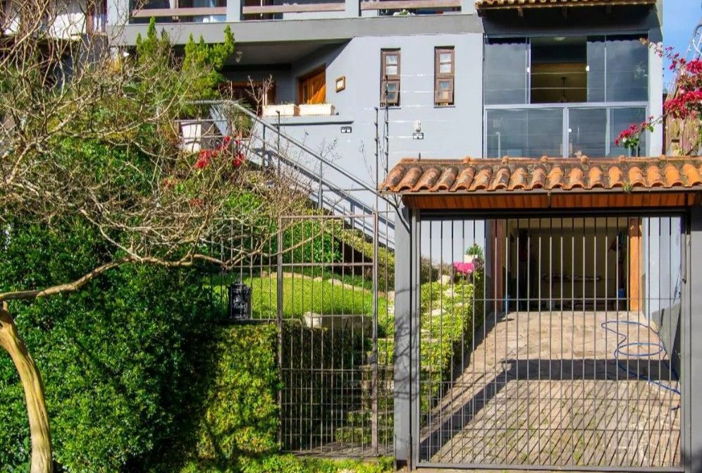 Sobrado 3 dormitórios, 1suíte, área gourmet com churrasqueira, piscina. — foto 38