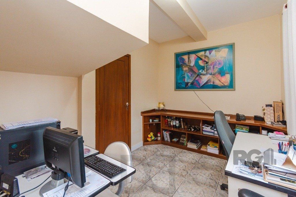 Casa com 4 dormitórios no bairro Morro Santana — foto 7