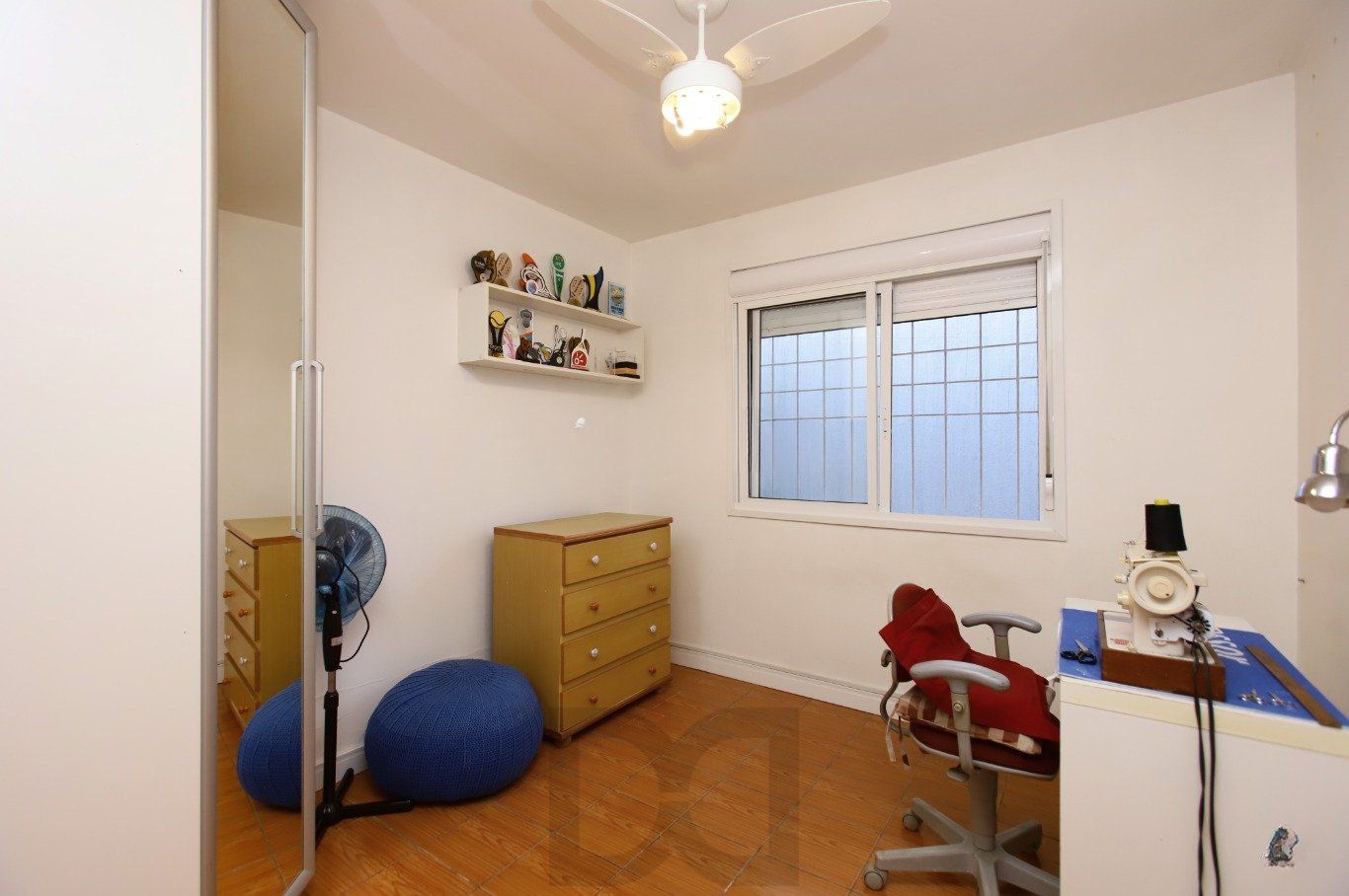Casa com Edícula nos fundos, total de 5 dormitórios no Bairro gloria. — foto 10