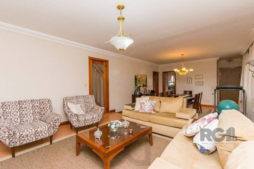 Casa de 380m² - 4 dormitórios, 2 suítes, 4 vagas no bairro Bom Jesus — foto 2